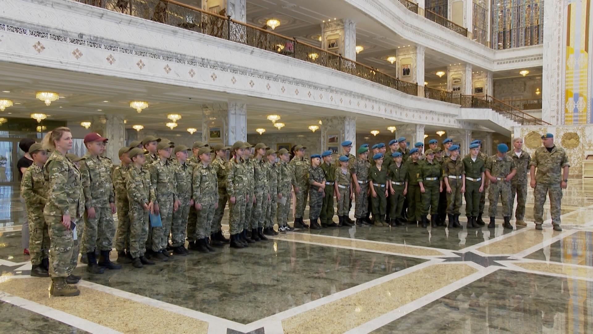 Воспитанники военно-патриотических клубов побывали во Дворце Независимости в Минске