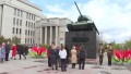 Глава администрации президента Беларуси возложил цветы к монументу «Танк-освободитель»