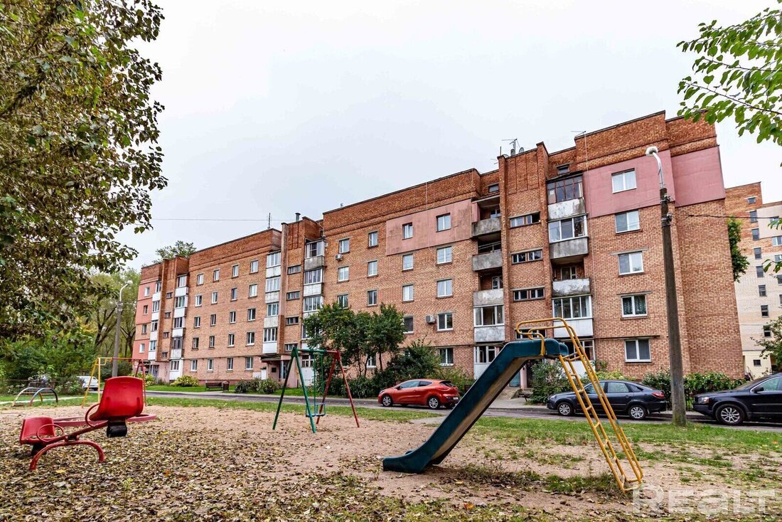 Вокруг домов – лес, а под окнами жильцы сажают огороды. Нашли необычный жилой квартал в Минске