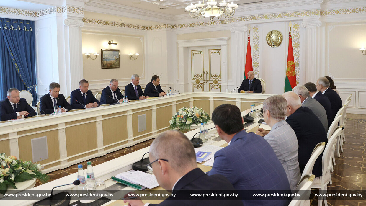 Лукашенко об экспорте: Нужно идти в другие страны, нельзя сидеть на одном-двух рынках