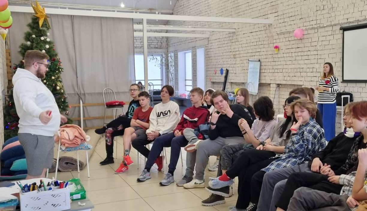 «Не надо воспитывать детей, они все равно будут похожи на вас». Минчанка создала свой центр для развития подростков, а потом втянула в бизнес всю семью