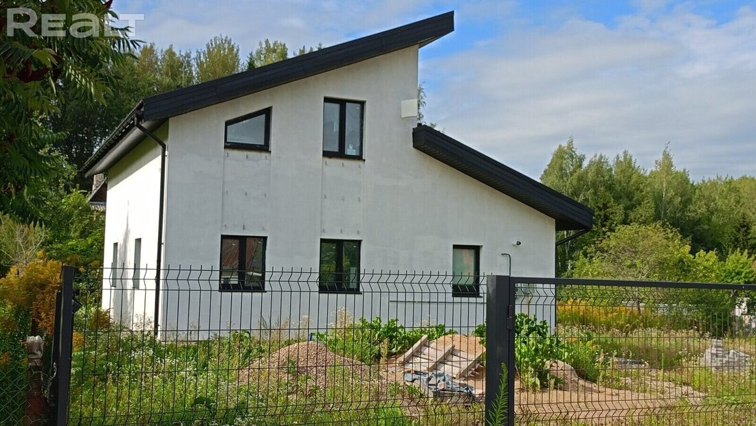 Добротное СТ с газом и активными людьми. Побывали на дачах рядом с «Силичами» и грибными лесами