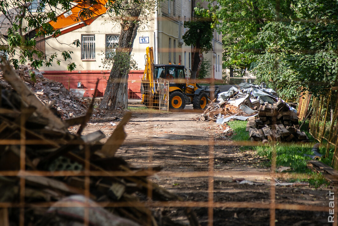 В атмосферном уголке Минска сносят старые двухэтажки. Там будут строить многоэтажные дома