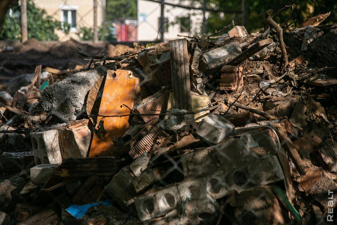 В атмосферном уголке Минска сносят старые двухэтажки. Там будут строить многоэтажные дома