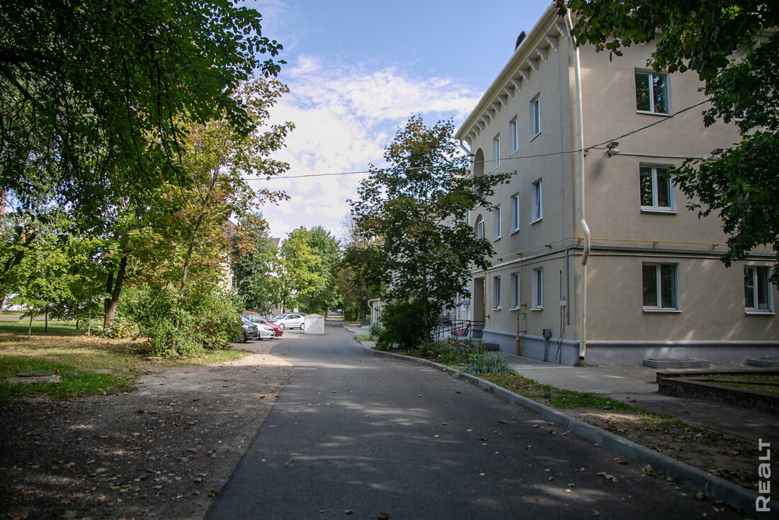 «Оставьте наш двор в покое». Жители атмосферных домов 50-х годов на проспекте Независимости бьют тревогу