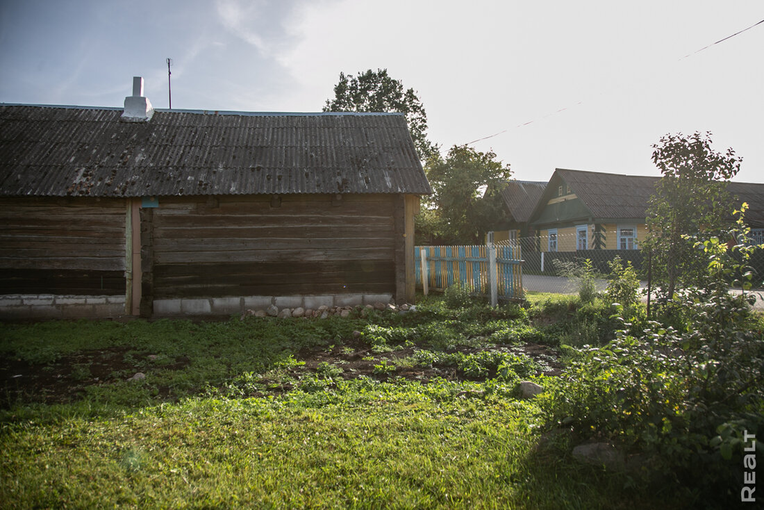 Молодая семья построила стильную дачу в деревне за три месяца. Съездили к ним в гости