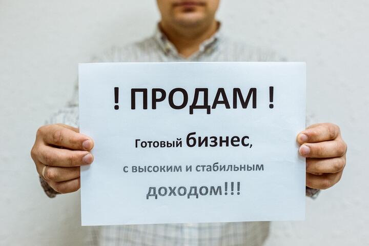 «Было время, когда деньги считал не купюрами, а сантиметрами». История предпринимателя, который построил бизнес на любви к компьютерным играм