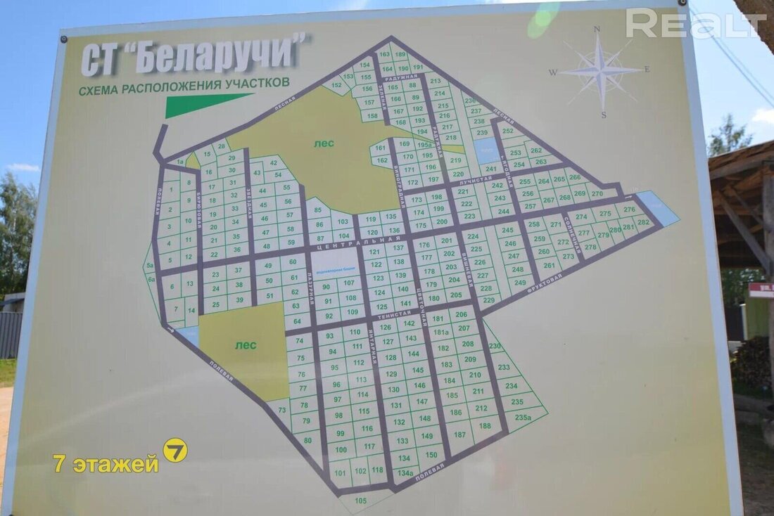"Соседи тут будут солидные". Побывали в популярном дачном поселке с газом и асфальтом