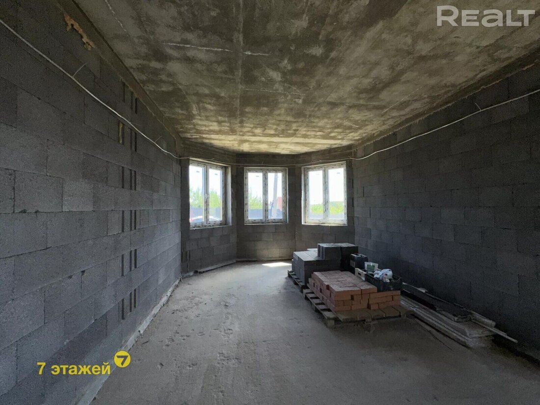 "Соседи тут будут солидные". Побывали в популярном дачном поселке с газом и асфальтом