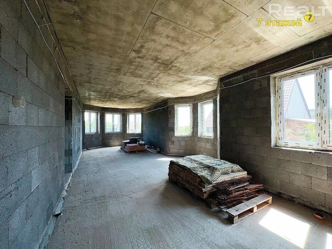 "Соседи тут будут солидные". Побывали в популярном дачном поселке с газом и асфальтом