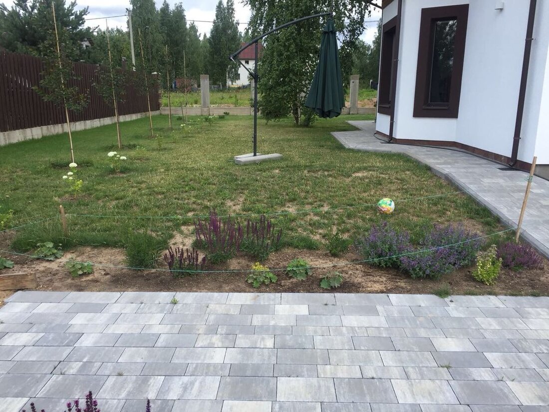 Красивый сад и дом под Минском. Владельцы рассказали, сколько стоило благоустройство по дизайн-проекту
