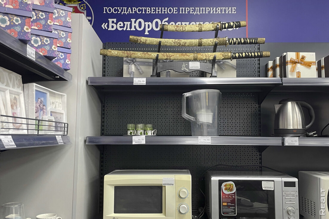 От свечек до айфонов. Посмотрели, что и почем продается в конфискате арестованного имущества