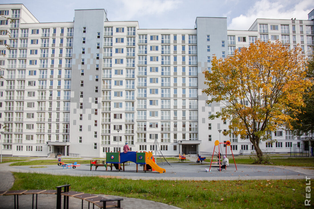 Дом, за квартирами в котором стояли очереди, наконец, приняли в эксплуатацию. И как он выглядит?