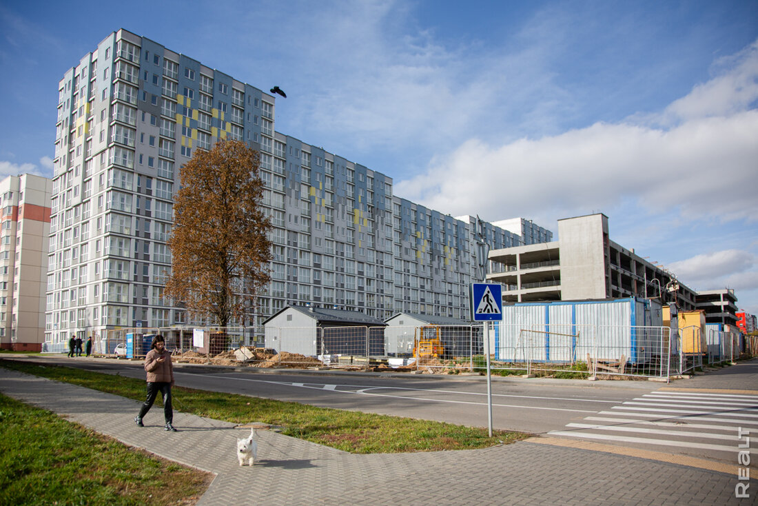 Дом, за квартирами в котором стояли очереди, наконец, приняли в эксплуатацию. И как он выглядит?