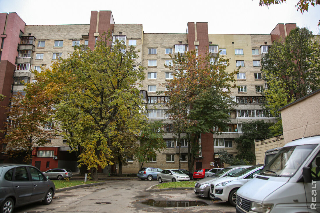 "Жилье здесь давали профессорам". Побывали в непростом минском доме, о котором вы не знали
