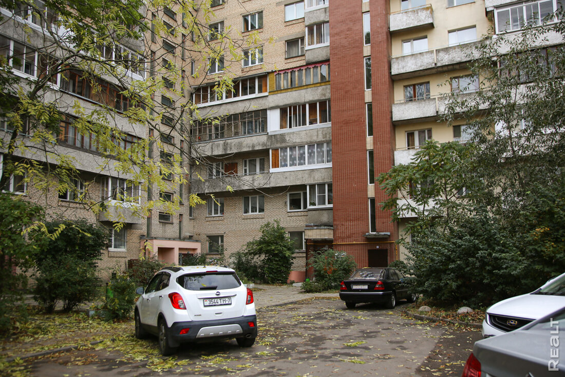 "Жилье здесь давали профессорам". Побывали в непростом минском доме, о котором вы не знали