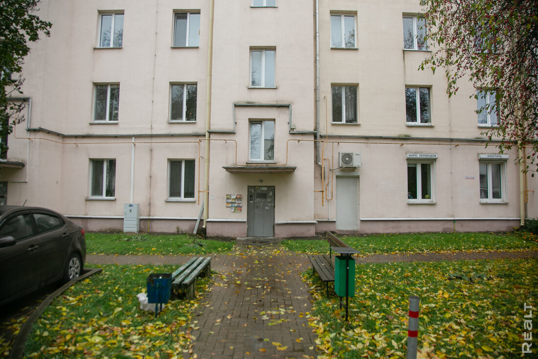 "Ванной не было, а в туалет заходили боком". Побывали в интересных довоенных домах на Московской