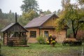 Девушка уехала из Минска в деревню и нашла себе там дело - ремонтирует дом прадеда. И вот что у нее получилось