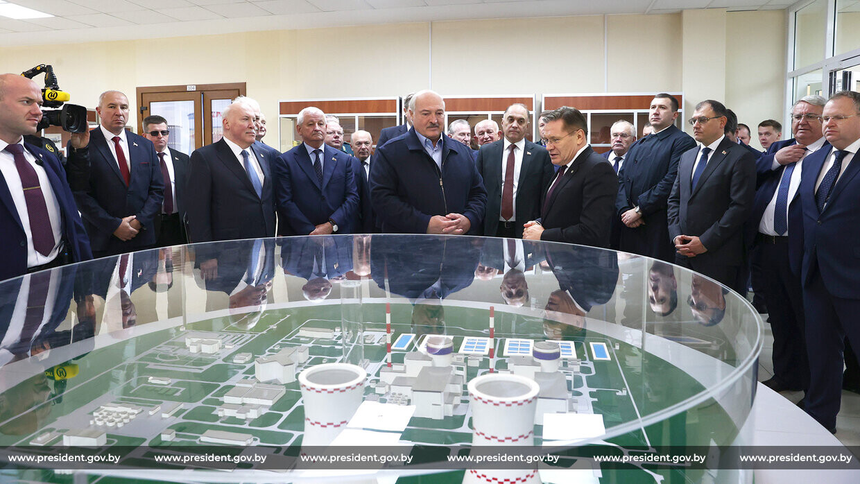 Лукашенко вручили паспорт готовности БелАЭС