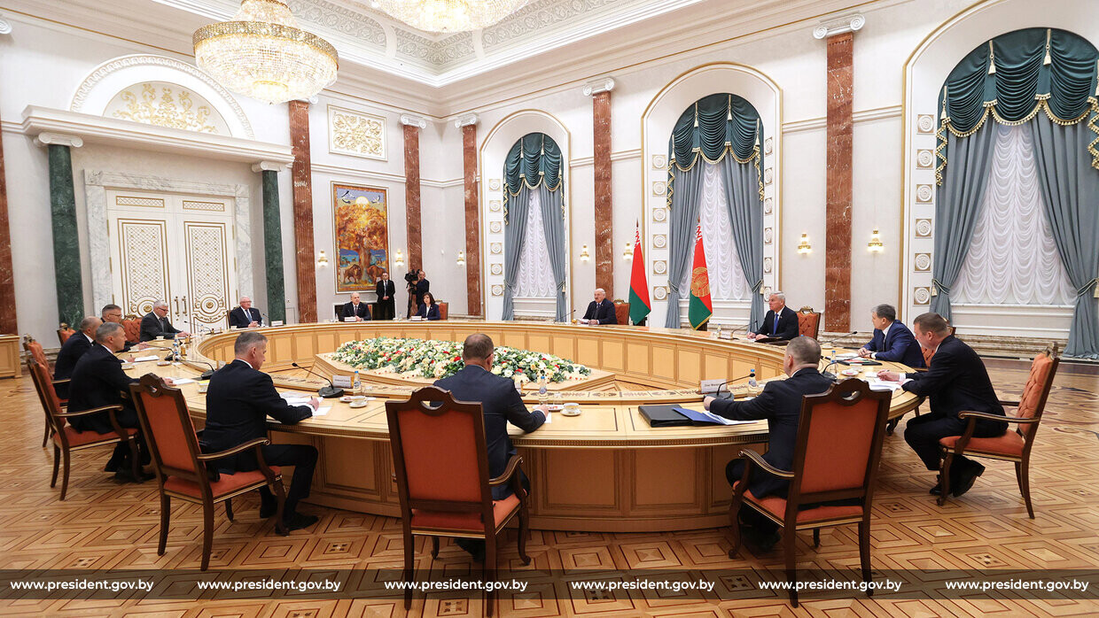 Лукашенко провел встречу с лидерами политических партий