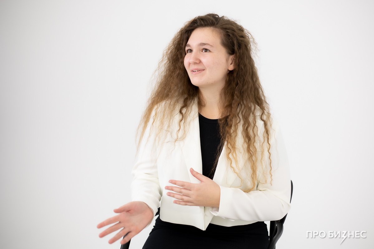 «Недавно наняла личного водителя, чтобы показать свой статус». Минчанка в 17 лет создала маркетинговое агентство и стала делать рекламу для зарубежных брендов