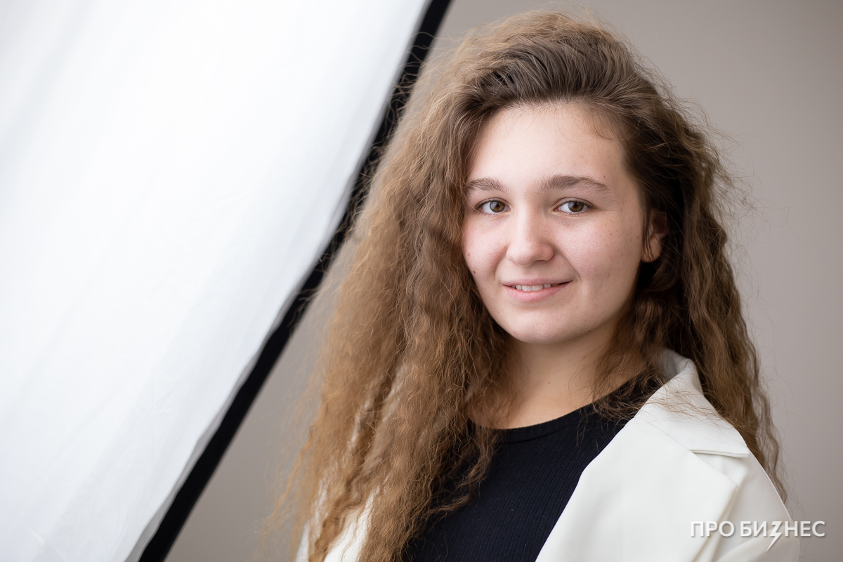 «Недавно наняла личного водителя, чтобы показать свой статус». Минчанка в 17 лет создала маркетинговое агентство и стала делать рекламу для зарубежных брендов