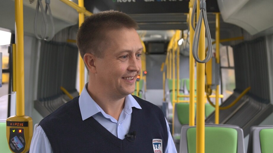 «Выезжаешь на линию – и ты прямо королева»: водитель электробуса из Беларуси – о работе и любви
