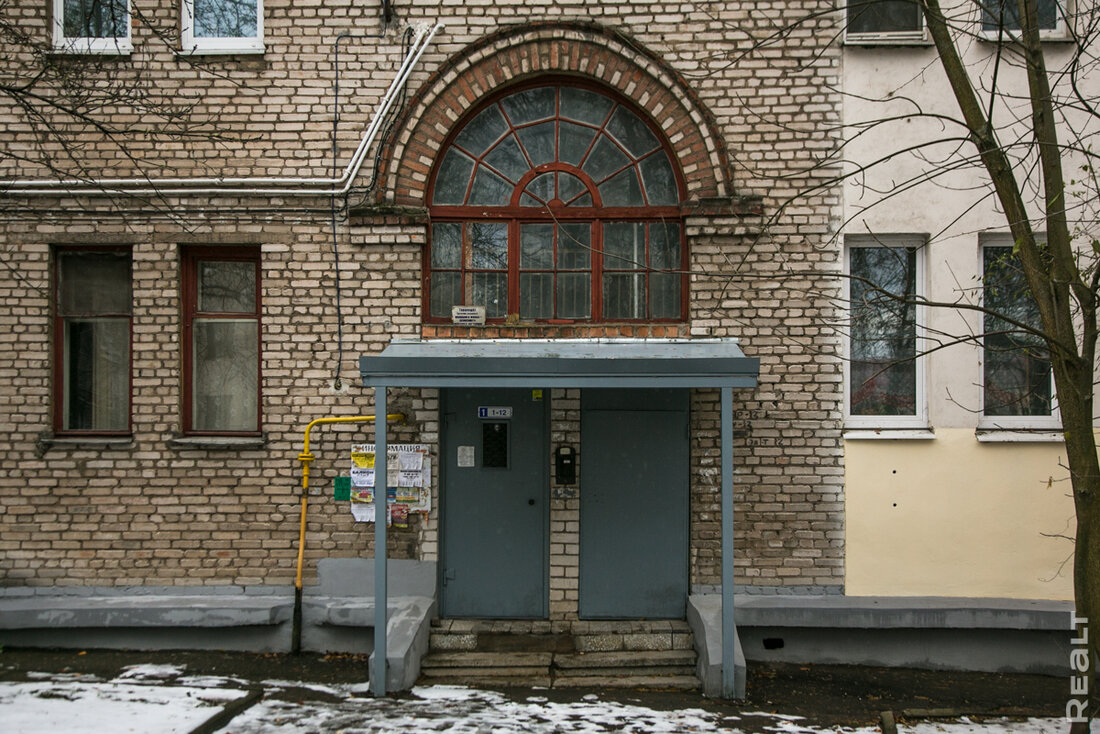 "Здесь нет человеческих магазинов". Как живется на полуострове у Свислочи в центре Минска
