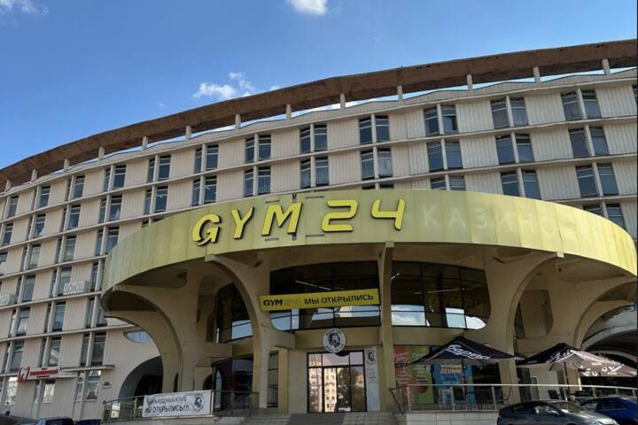 ФОТО: «Было нормальное казино и ресторан, а сделали непонятно что». Почему сеть фитнес-клубов GYM24 открыла зал на месте знаменитой «Белой Вежи» и как на это отреагировали минчане