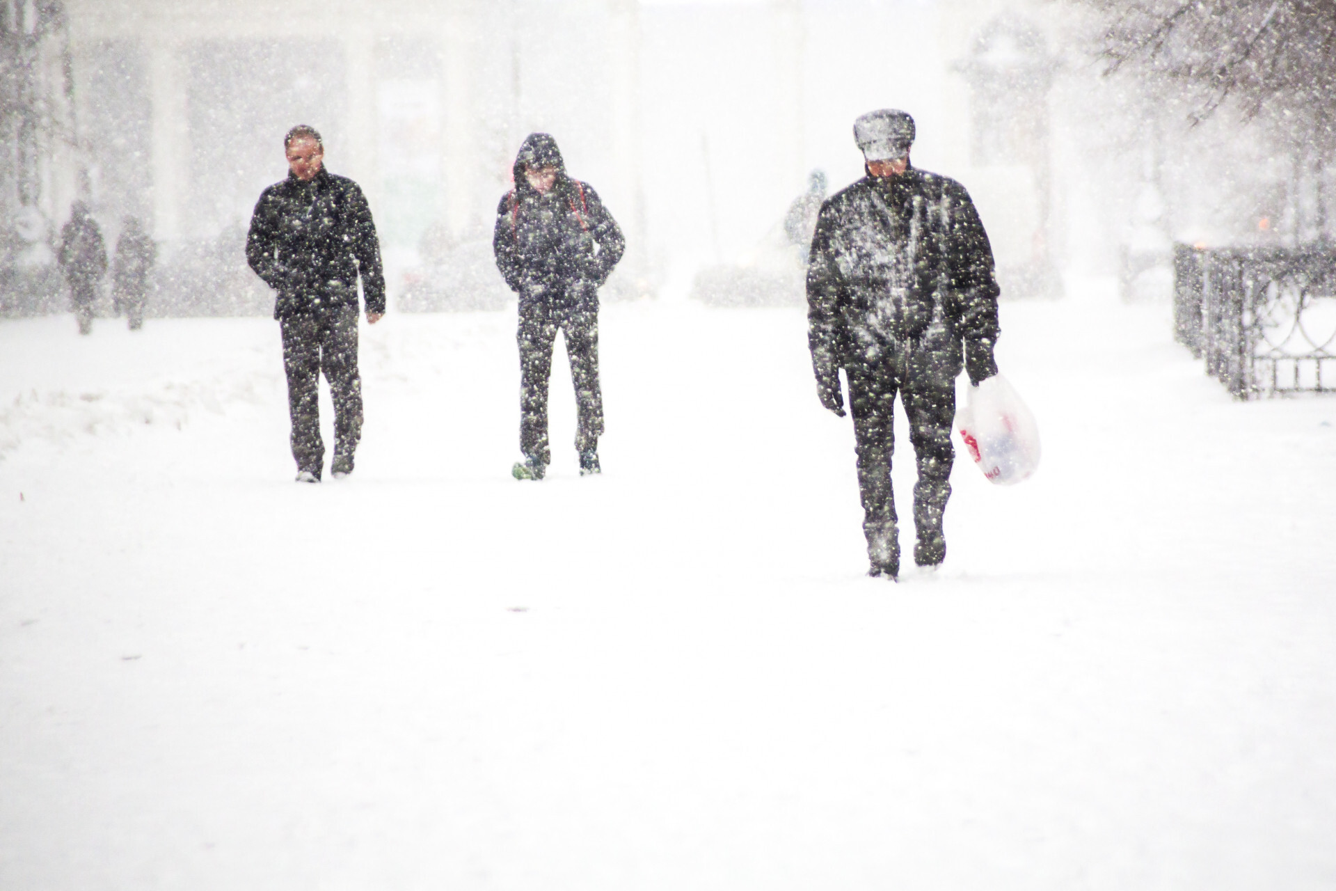Погода в СНГ: Беларусь заметает снегом, в Кыргызстане продлен сезон походов