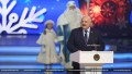 Лукашенко вручил подарок Деду Морозу во Дворце Республики