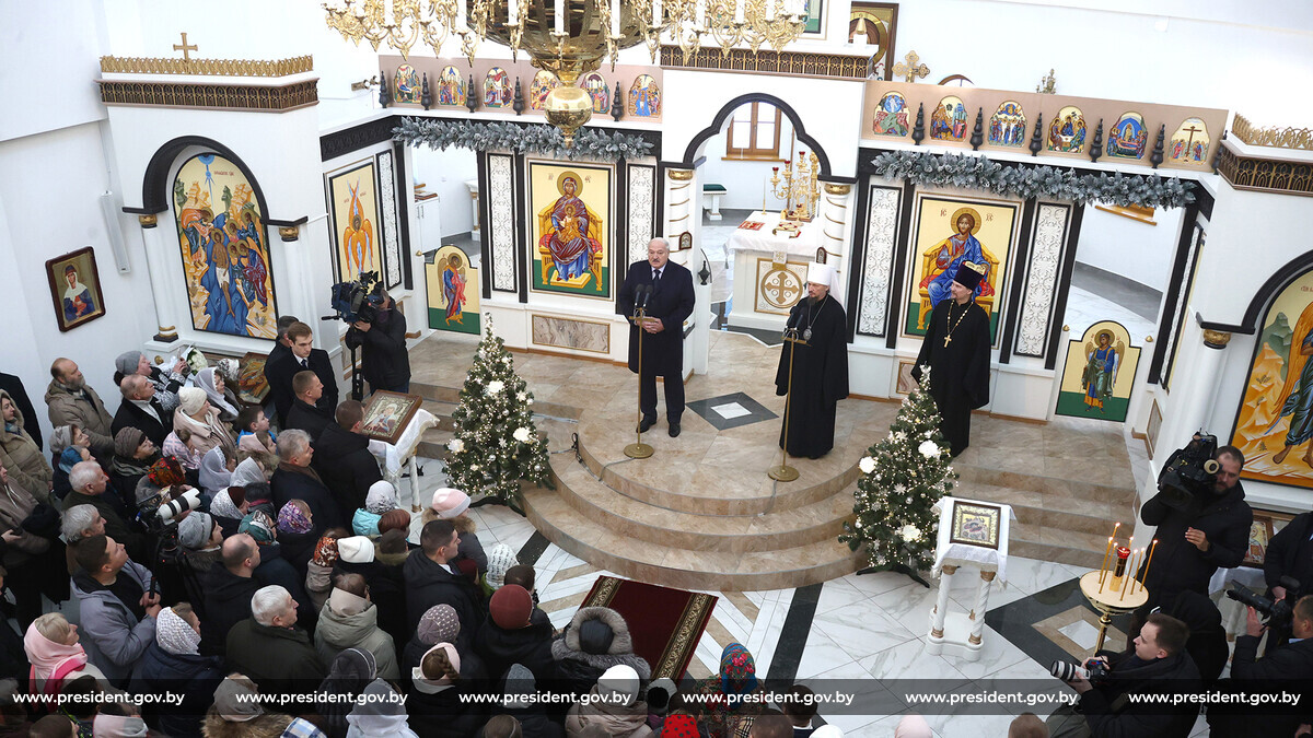 Лукашенко в Рождество посетил храм Святого пророка Иоанна Предтечи под Минском