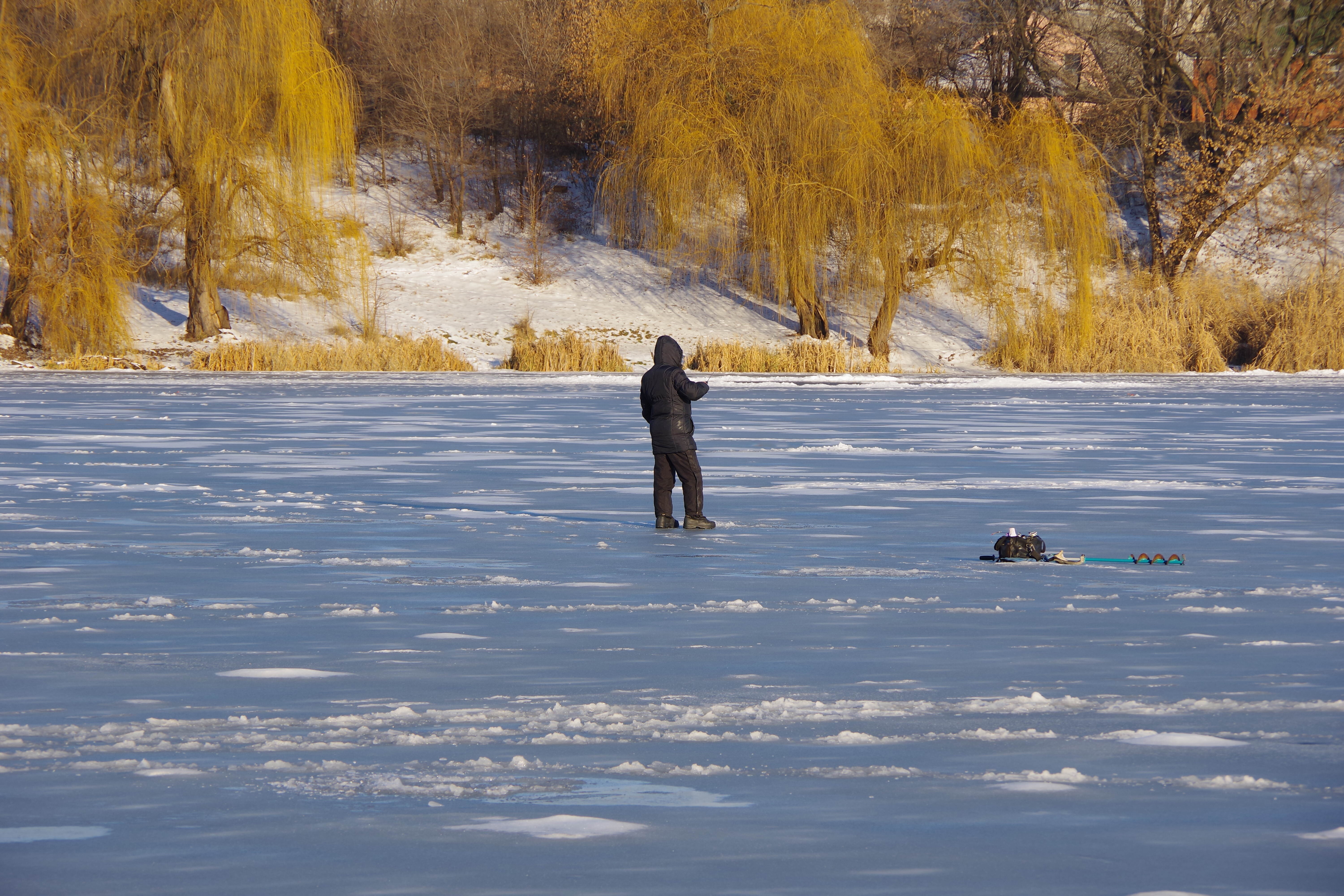 Как спасатели патрулируют замерзшие водоемы в Беларуси?
