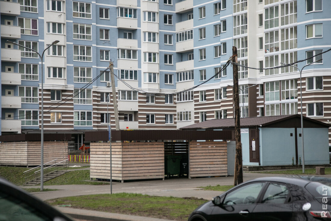 Этот дом на Дзержинского строили 5 лет. Как выглядит новостройка и что тут продается