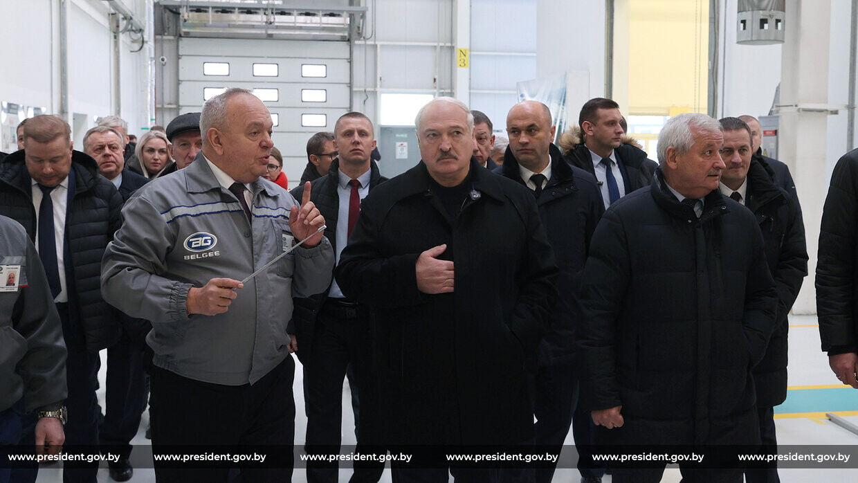 Лукашенко поручил удовлетворить спрос белорусов на отечественные авто