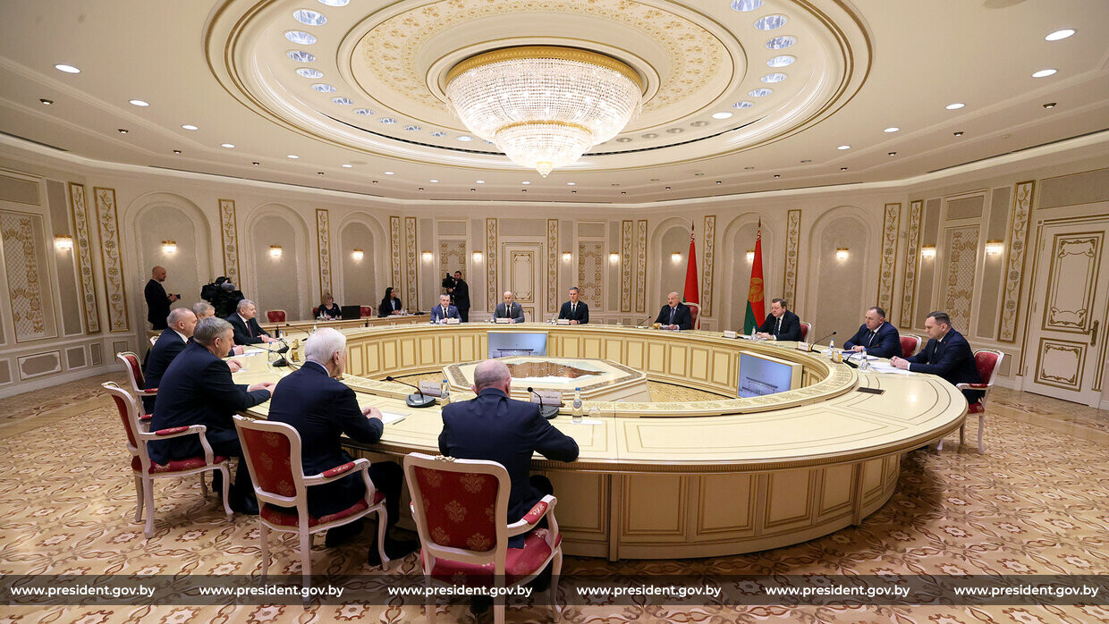 Лукашенко обсудил с губернатором Брянской области перспективы сотрудничества