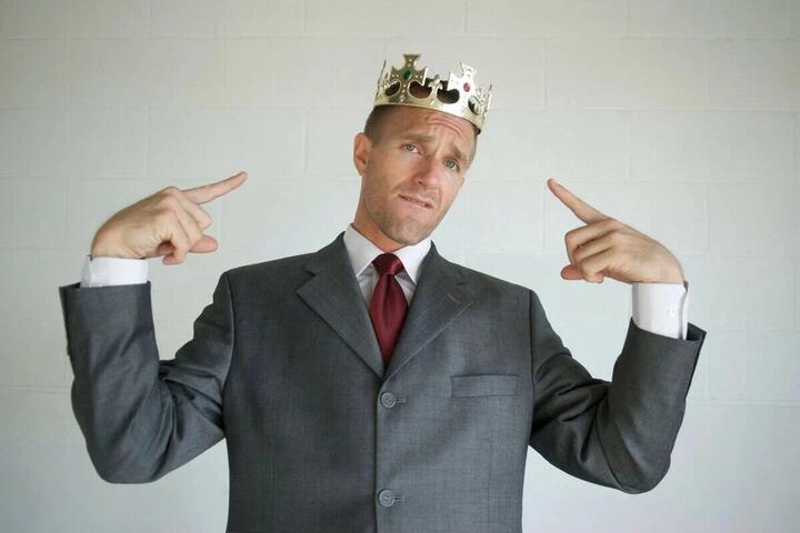 ФОТО: «Ну вот: стал руководителем и надел „корону“». Какие ошибки совершают неопытные менеджеры и как их не допускать