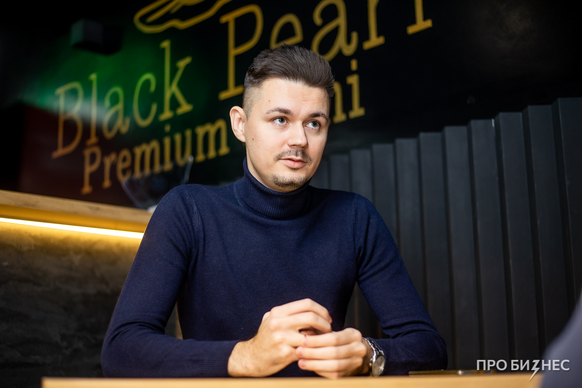 «Продал машину и студию красоты, занял денег у друзей». Минчанин прошел через многое, чтобы успешно продавать премиум-суши без опыта работы в общепите