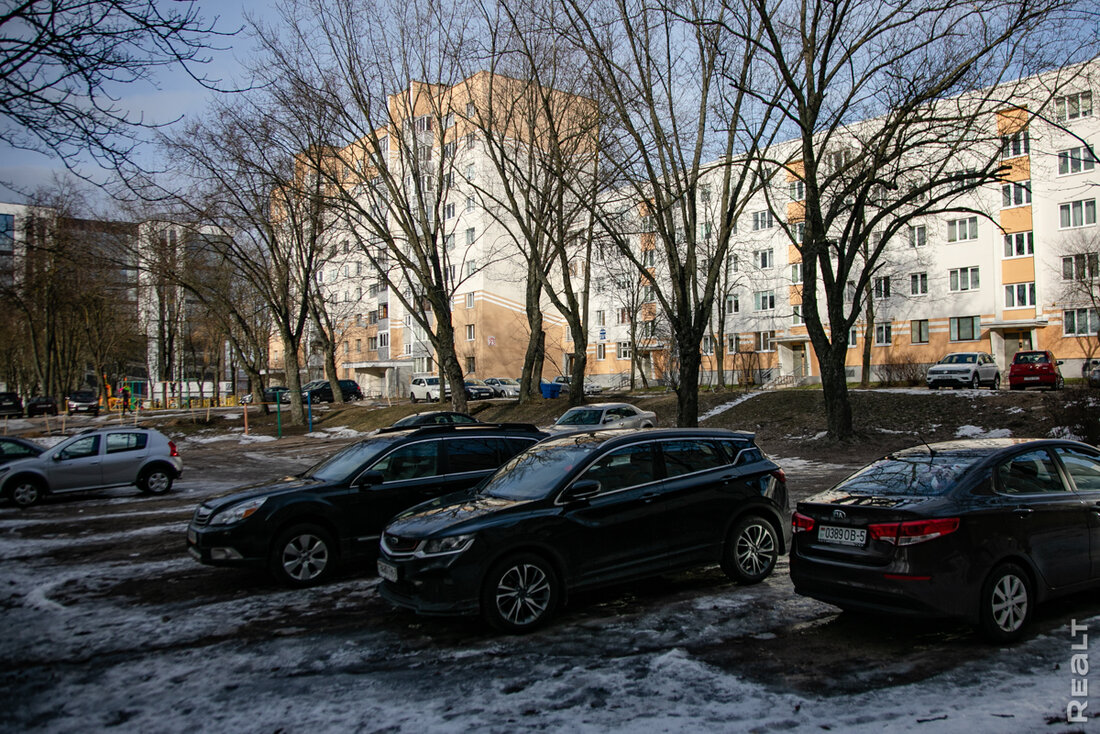 «К нам приблизилась цивилизация». Как живут люди в советских домах под боком у «Левады»