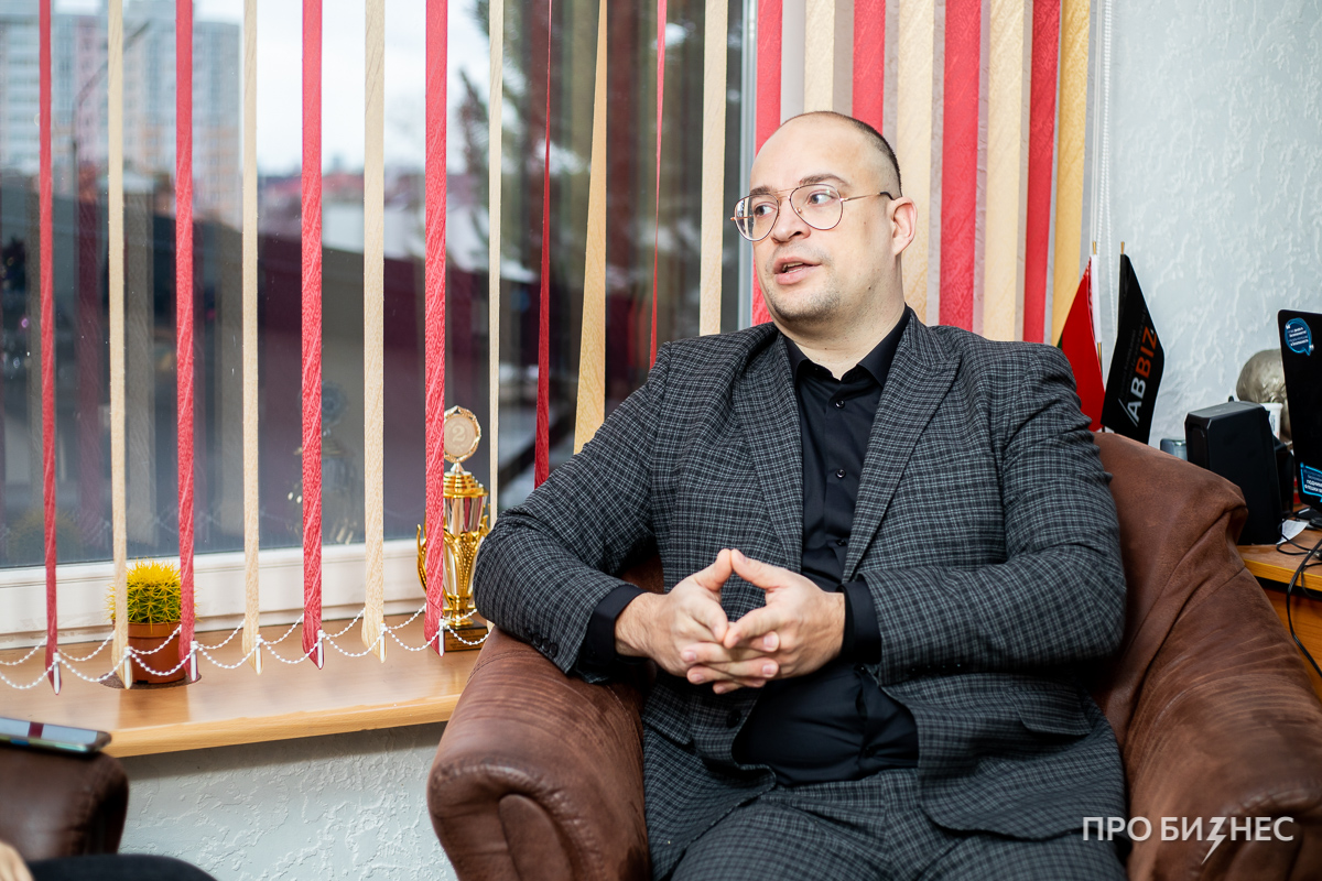 «Здравствуйте, я хочу нанять киллера». Как работает детективное агентство и чем оно на самом деле может помочь бизнесу