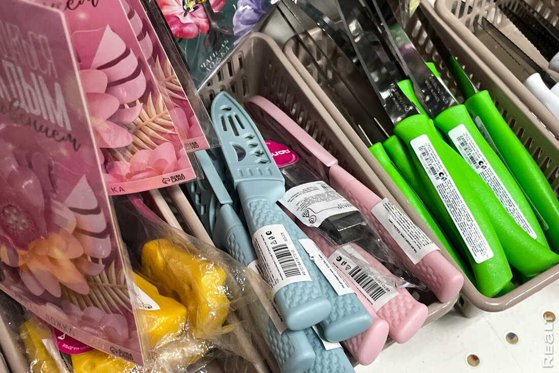 Все по 3,6 рубля. Посмотрели, что продается в еще одном магазине низких цен в Минске