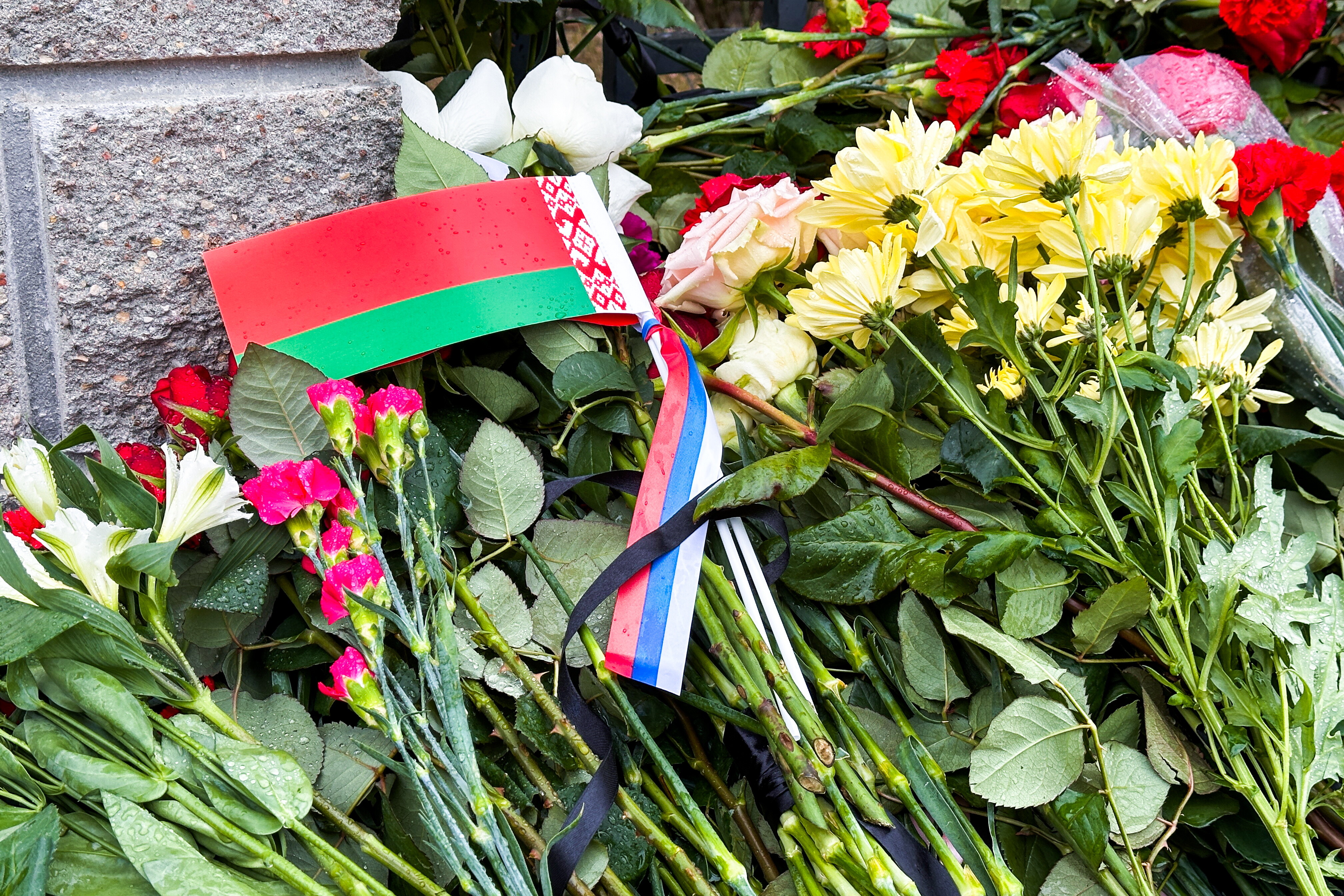 Письма с соболезнованиями отправили жители Беларуси в посольство России