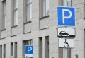 «Кто здесь инвалид?» В Минске ловят водителей, которые на парковках занимают места для инвалидов