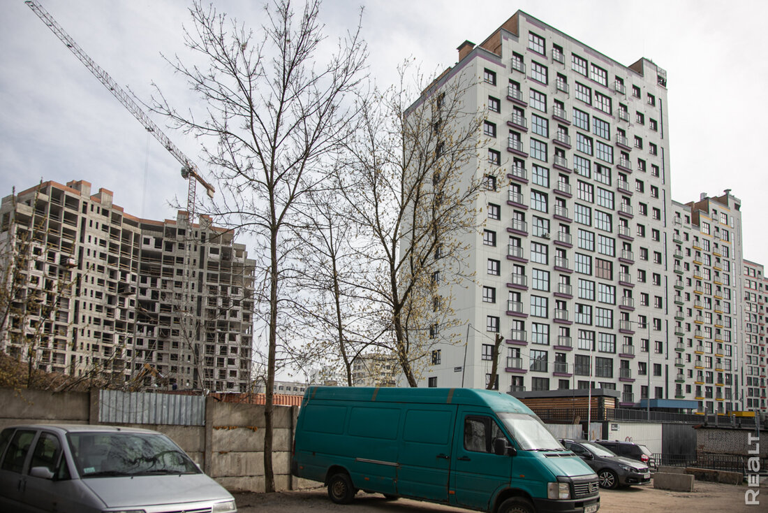 Метр без отделки доходит до 3300 долларов. Посмотрели, как строится и обживается «Фарфоровый»