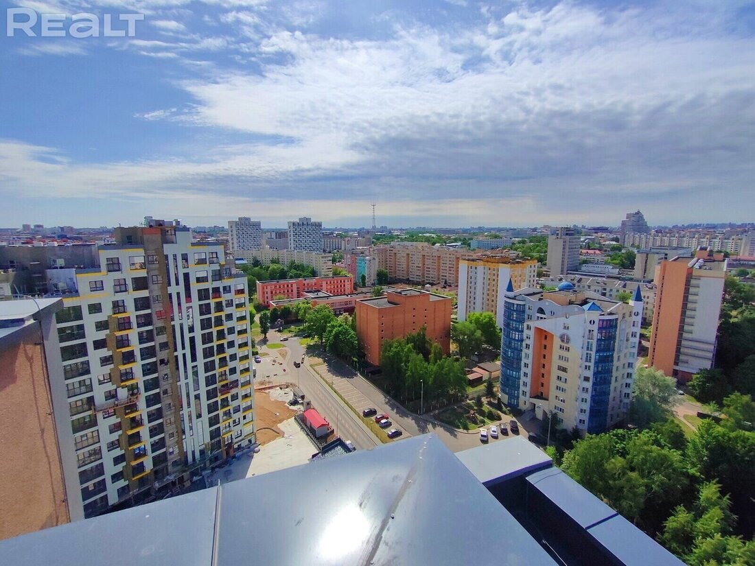 Метр без отделки доходит до 3300 долларов. Посмотрели, как строится и обживается «Фарфоровый»