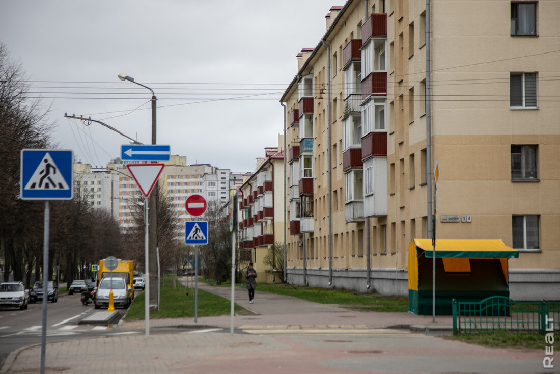 «Это зеленый рай почти в центре Минска». Как живется в хрущевках на бульваре Шевченко