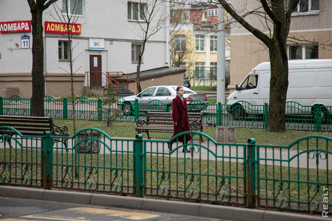 «Это зеленый рай почти в центре Минска». Как живется в хрущевках на бульваре Шевченко