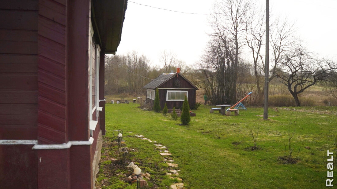 «Моя семья жила здесь веками». Белоруска восстанавливает родовое гнездо в глухой деревне у реки