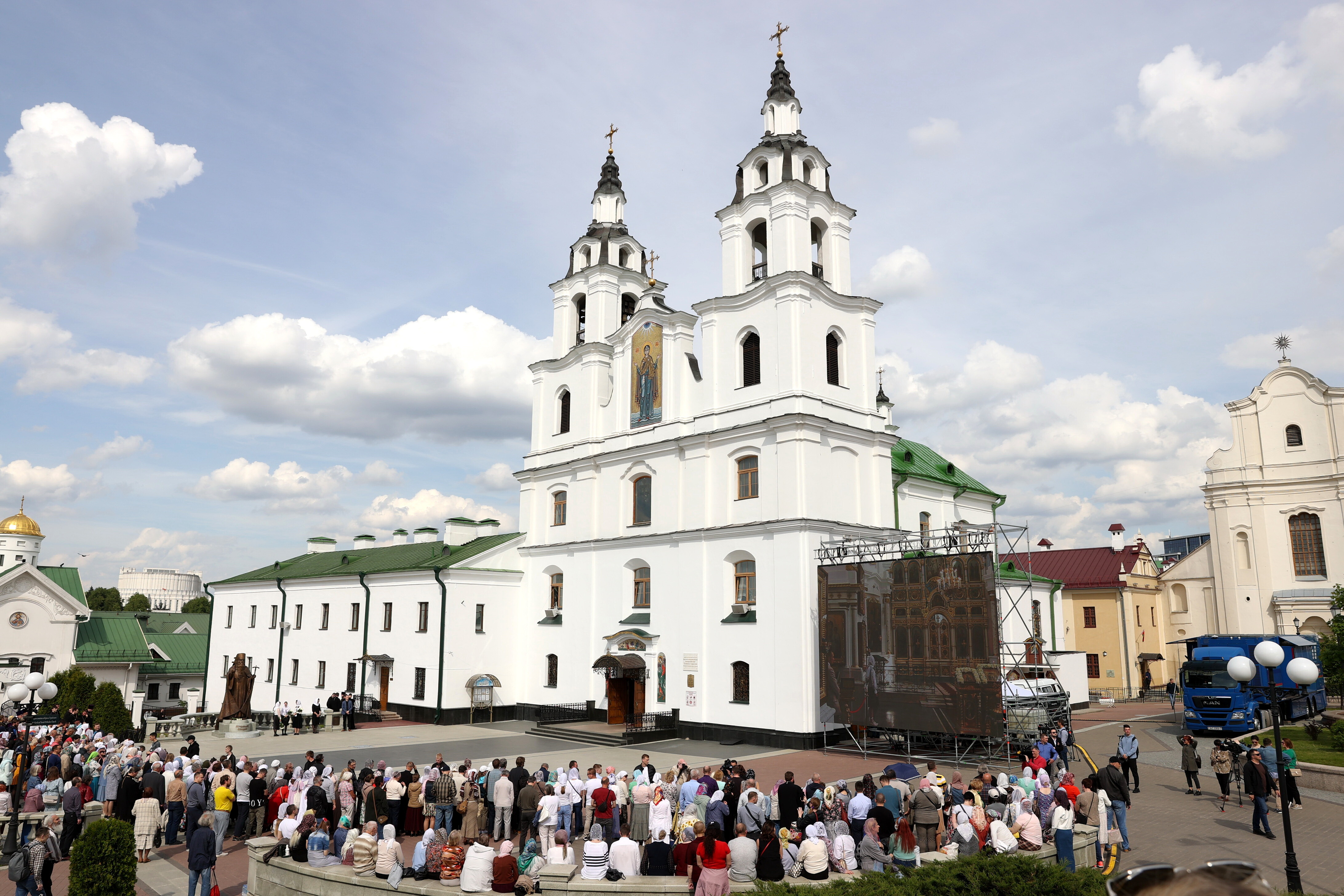 Лампаду с Благодатным огнем доставили в Минск