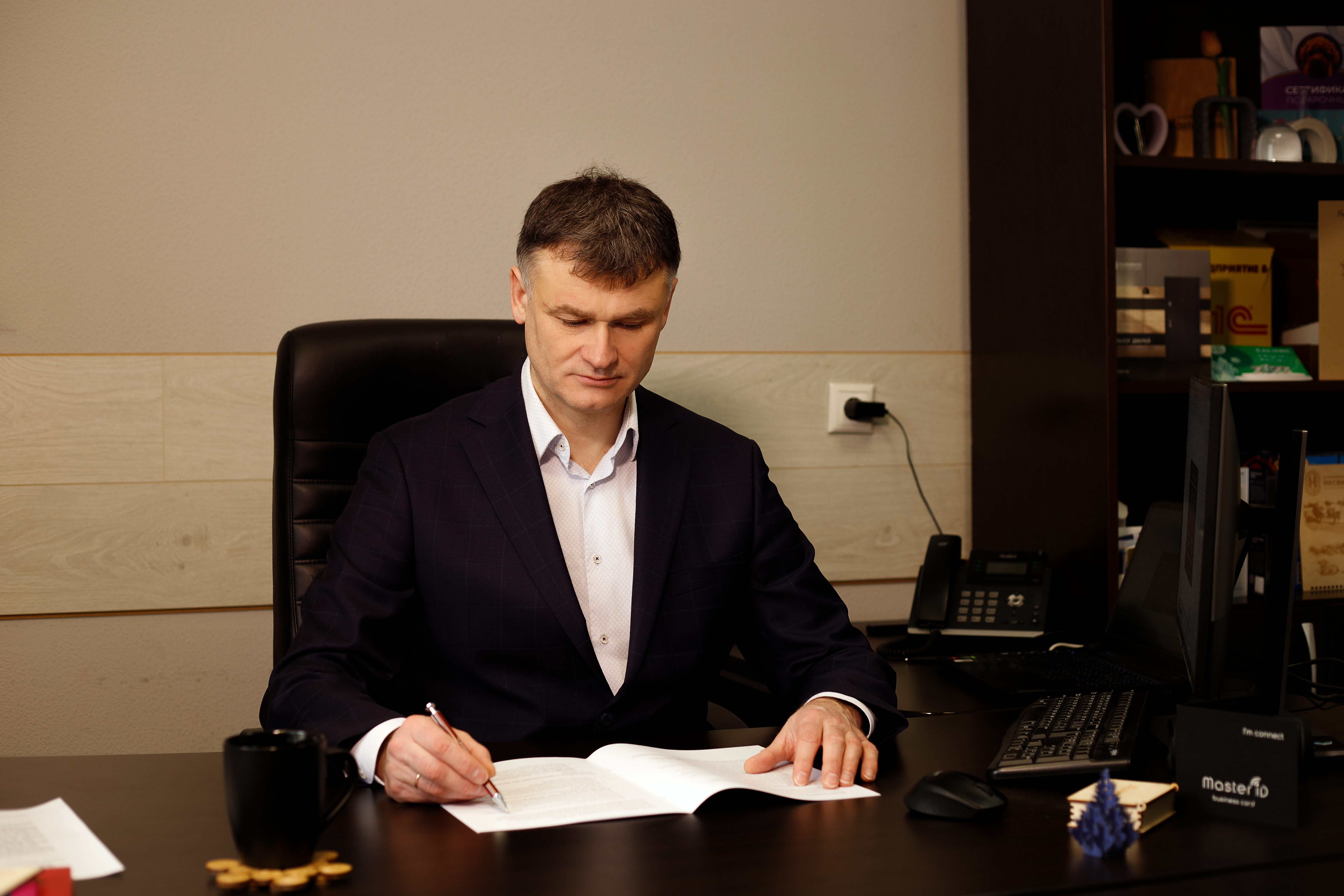 «Люди хотят быстро, мало и красиво». Что происходит на рынке полиграфии после санкций и прихода ИИ